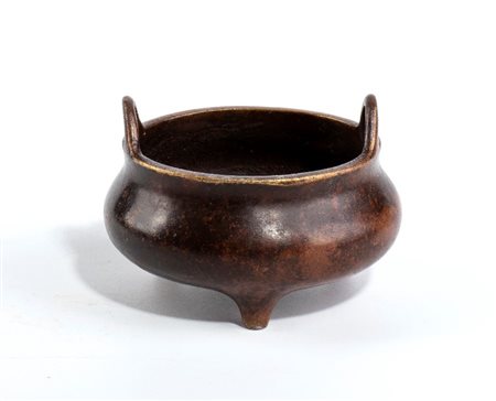  
Un incensiere tripode In bronzo, Cina dinastia Qing, XIX secolo
 Alt.6,5cmX10cm