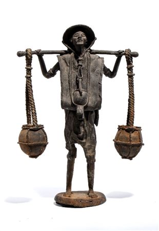  
Figura di un portatore d'acqua, Vietnam Metà XX secolo
 Alt.32cm