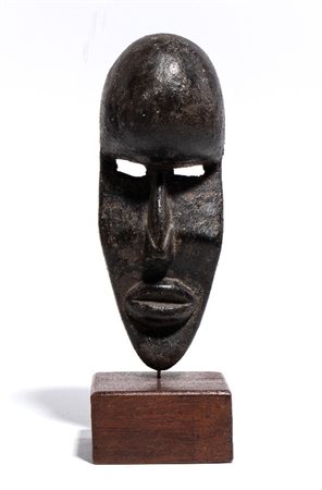  
Rara maschera Dan Toma, Repubblica Democratica del Congo Inizio XX secolo
 Alt.21cm con base; senza base 18cm