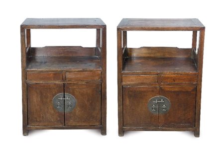  
Coppia di credenze, Cina dinastia Qing, XVIII secolo
 Alt. 88cmX 56cmX28cm