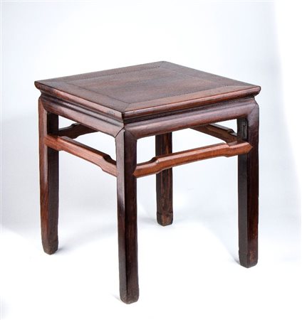  
Tavolo in legno, Cina Fine dinastia Qing, 1900 circa
 Alt.51cmX44cm