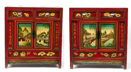  
Rara coppia di mobili di design cinesi Cina, Mongolia interna, Rivoluzione Culturale.
 Alt. 100 cm; Lung. 94 cm; Larg. 50 cm