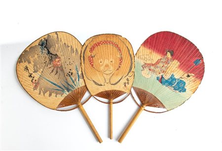  
Tre ventagli in carta dipinta Giappone, XX secolo.
 Alt.42cm