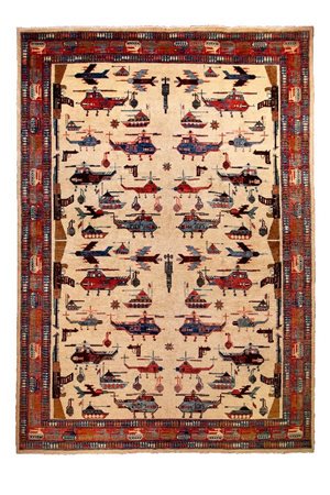  
Raro tappeto annodato con motivi di guerra, Afghanistan Inizio XXI secolo
 380cmX275cm.