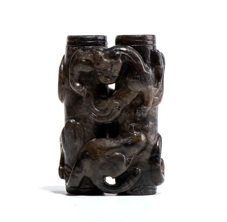  
Ornamento pendente in giada scura intagliato, Cina dinastia Qing
 4,5cmX3cm