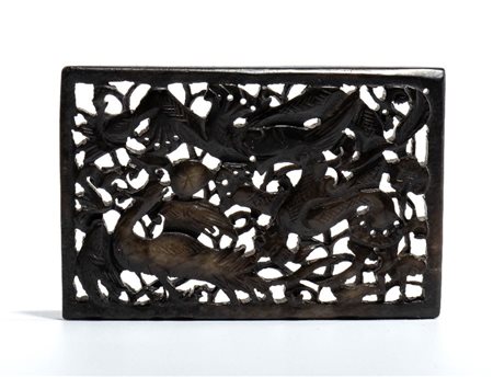  
Placca in giada scura, Cina dinastia Qing
 Larg.8cm,2X5,4cm