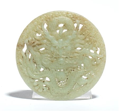  
Placchetta in giada, Cina dinastia Qing, XVIII secolo
 Diam.9cm