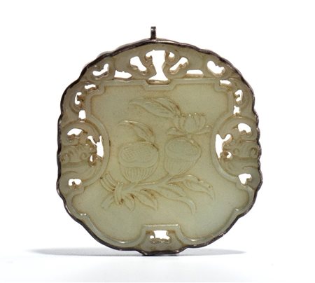  
Placchetta in giada lavorato a traforo, Cina fine dinastia Qing-periodo Repubblica (1912-1949)
 Alt.6cmX5cm