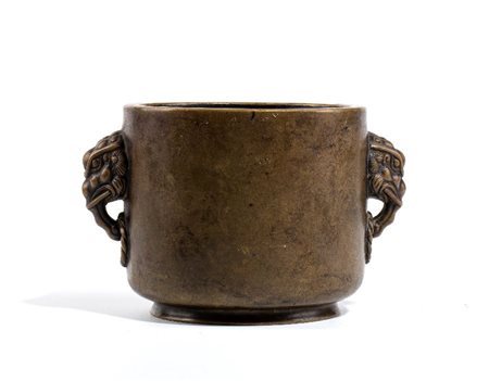  
Incensiere in rame, Cina dinastia Qing, XIX secolo
 Diam.10 cm; alt.9 cm
