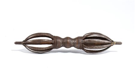  
Oggetto rituale buddista Vajra/Dorje, Tibet Inizio XX secolo
 Alt.26 cm
