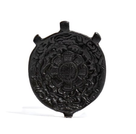  
Ornamento pendente, Cina XX secolo
 Diam.5 cm