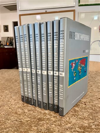 ARTE CONTEMPORANEA - LA BIBLIOTECA DI REPUBBLICA - L'ESPRESSO - Lotto unico di 9 cataloghi
