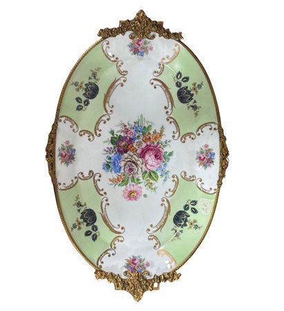 Piatto in ceramica, limoges dipinto a mano a motivo floreale, periodo XIX/XX...