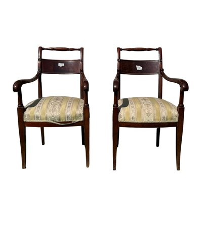 Elegante coppia di poltrone, periodo XIX secolo. In buone condizioni, da...