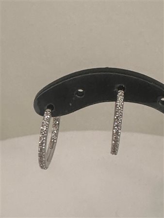 ORECCHINI AD ANELLA IN ORO 18K E DIAMANTI
