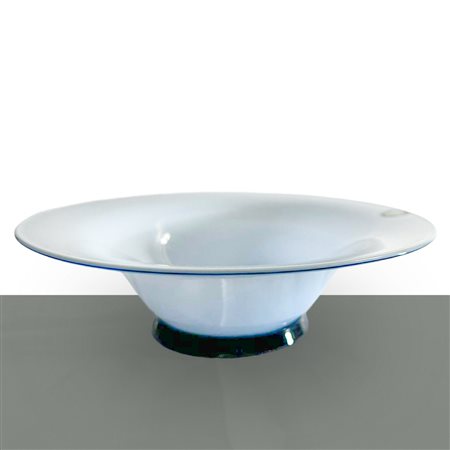 Venini - Coppa in vetro di Murano soffiato con piede applicato, 1987