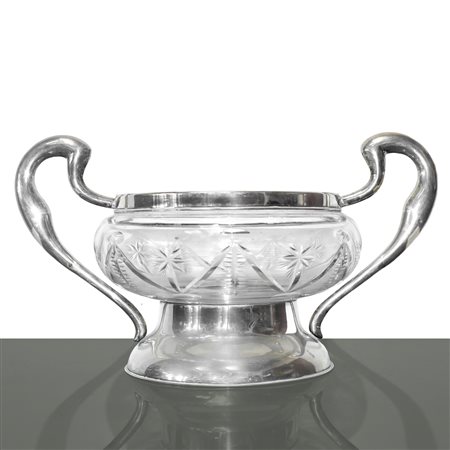 Centrotavola in cristallo molato con base e manici in argento