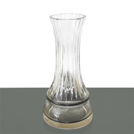 Vaso in vetro con scanalature verticali