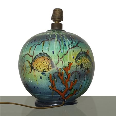 Lume in ceramica vintage con decorazioni di pesci