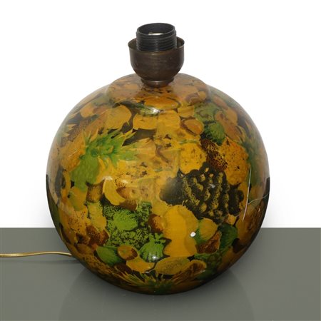 Lume in ceramica vintage con decorazioni di frutti