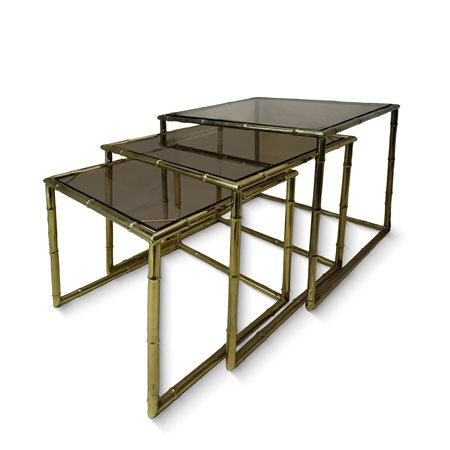 Trittico di tavolini da caffè in ottone dorato