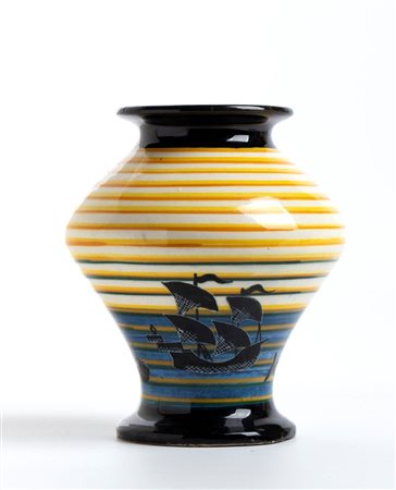 MANIFATTURA RBC, Piccolo vaso con decorazione di barche a vela e pesci