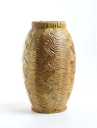 UGO ZACCAGNINI (Pistoia 1868 - Firenze 1937), Vaso a decoro geometrico