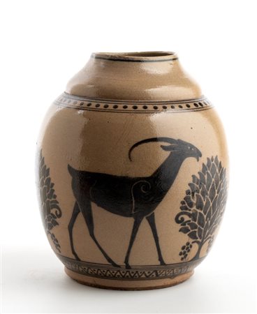 GALILEO CHINI (Firenze 1873 - 1956), Vaso con decorazione di antilopi in monocromia nera