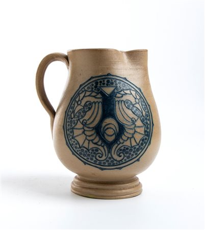 GALILEO CHINI (Firenze 1873 - 1956), Brocca con decorazione di cavallucci marini