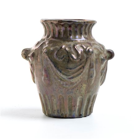 GALILEO CHINI (Firenze 1873 - 1956), Vasetto con decorazioni a rilievo