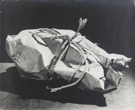 Man Ray (1890-1976) Enigma II1935/1975edizione del 1975 da una fotografia...