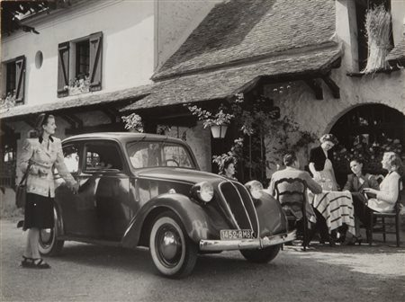 DOISNEAU ROBERT (1912-1994) Berlina Simcafine anni '40stampa ai sali...