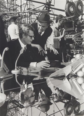 TAZIO SECCHIAROLI (1925-1988) Federico Fellini con Mastroianni sul set del...