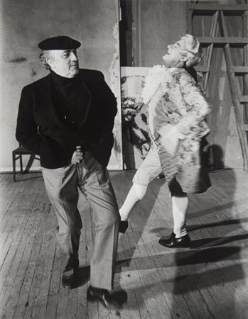 TAZIO SECCHIAROLI (1925-1988) Federico Fellini e Alberto Sordi durante lo...