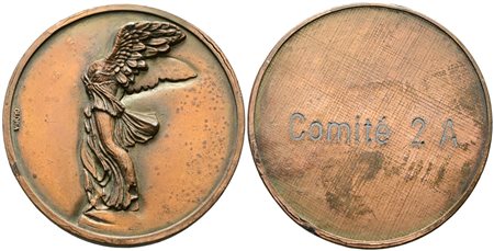 PERSONAGGI. Medaglia premio con la Nike di Samotracia. Al R/ Comité 2A. AE. 68mm. BB