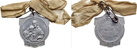 RELIGIOSE - Medaglia - Ricordo della prima comunione - AL mm 28x33 con nastrino coevo. SPL+