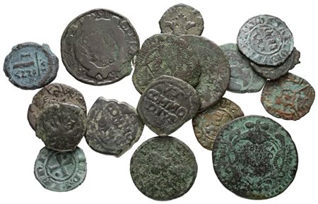 SICILIA. Lotto di 17 monete medievali e vari grani del XVIII secolo. Cu. Conservazioni varie.