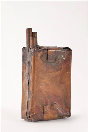 Nicola Zamboni (Bologna, 10/05/1943 - Bologna, 16/01/2023) 
"Sigarette e posacenere" 
Sculture in rame  Cm 2x21x14,5; 13x6,5x2,5
