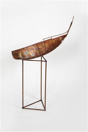 Nicola Zamboni (Bologna, 10/05/1943 - Bologna, 16/01/2023) 
 "Barchetta" 
Scultura in rame Cm 90x60x20