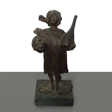 Giuseppe Renda (Polistena  1859 - Napoli 1939)  - Ragazza con vasi, scultura in bronzo con base in marmo
