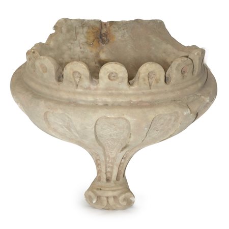 Acquasantiera, frammento in marmo bianco , 17°  secolo