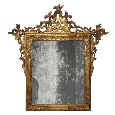 Specchiera in legno dorato a foglia con in testa cimasa, 18°  secolo