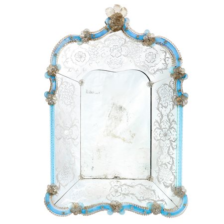 Specchiera antica veneziana in vetro di Murano soffiato e bulinato, cornice a giro azzurra , 19°  secolo
