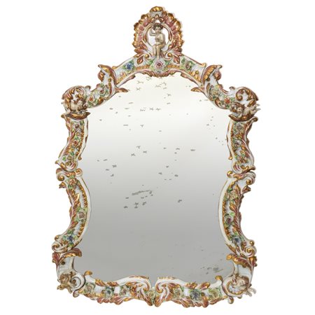 Capodimonte - Specchiera in porcellana di Capodimonte con putti e decorazioni a sbalzo di motivi floreali, 19°  secolo