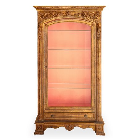 Vetrina in legno dorato a un'anta in vetro con figure neoclassiche, e festoni e grottesche a rilievo , primi 20°  secolo