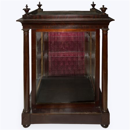 Vetrina presepiale a bacheca in legno con 4 pomoli agli angoli e colonne ai lati , 19°  secolo