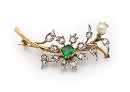 Spilla in oro, diamanti, pietra verde e perla Oro giallo 750/000, argento....