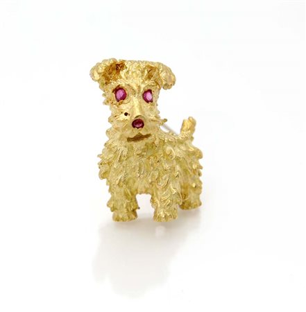 Tiffany, spilla terrier in oro e rubini Oro giallo 750/000. Peso complessivo...