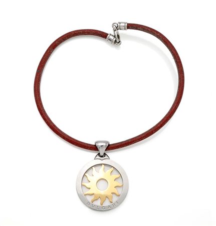 Bulgari pendente sole in oro e acciaio Oro rosa 750/000. Corredato di laccio...