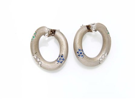 Coppia di orecchini in oro e brillanti Oro bianco 750/000. Peso complessivo...